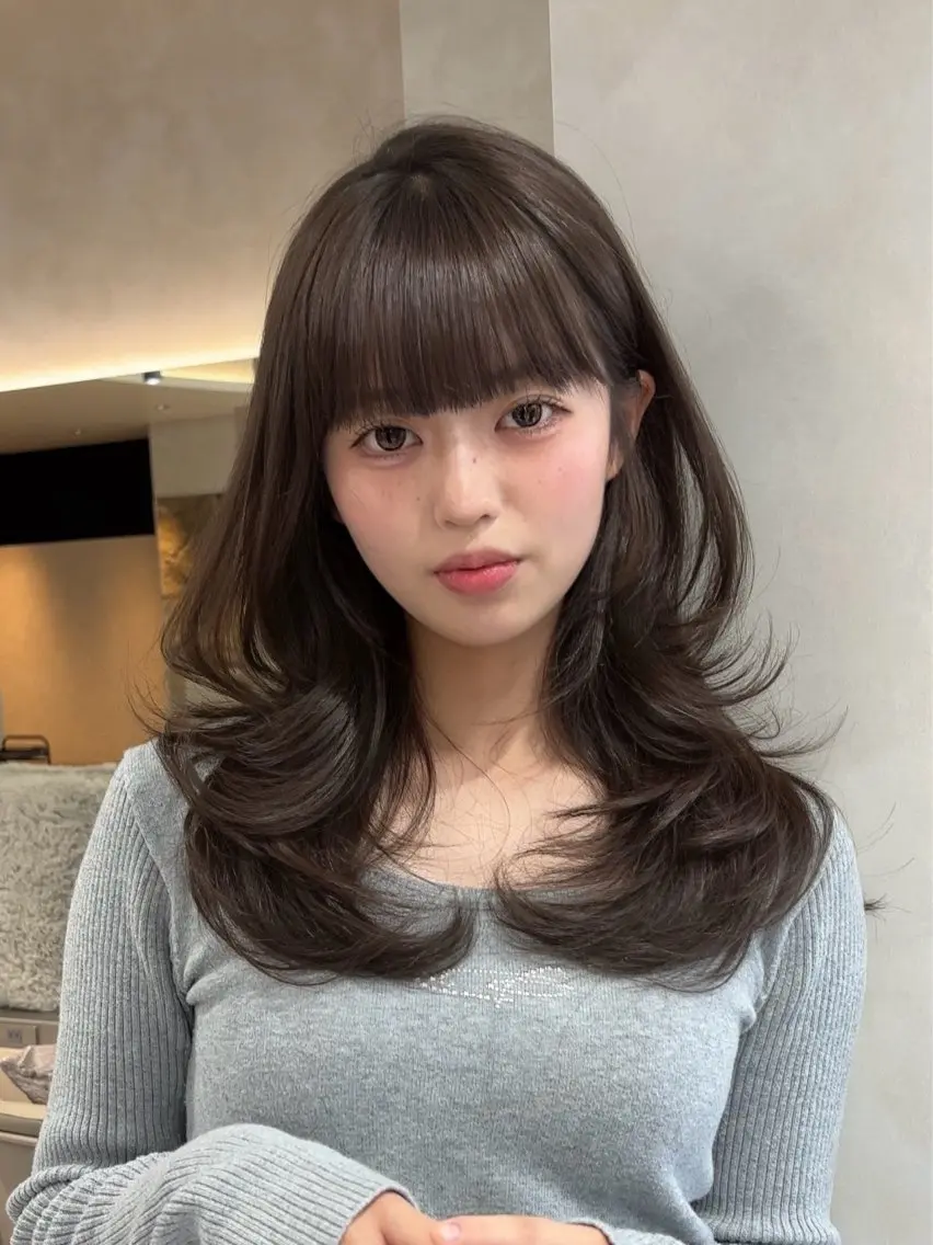 ロング 顔まわりレイヤー 顔周りカット ハイレイヤー レイヤーカット ローレイヤー カット ヘアカラー トリートメント MOMOHA/ 🍑レイヤーカットのヘアスタイル