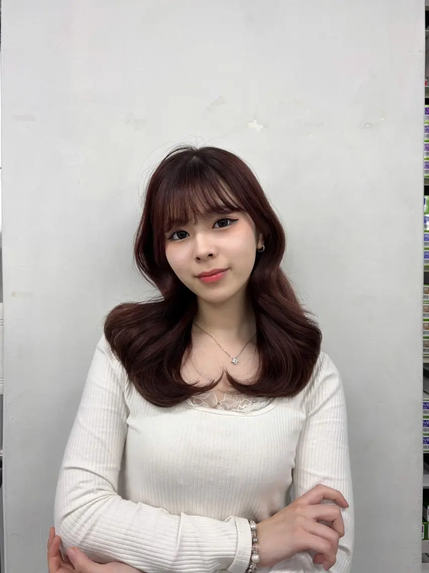 ロング カラー 抜け感レイヤー︴ ニュアンスカラーのヘアスタイル