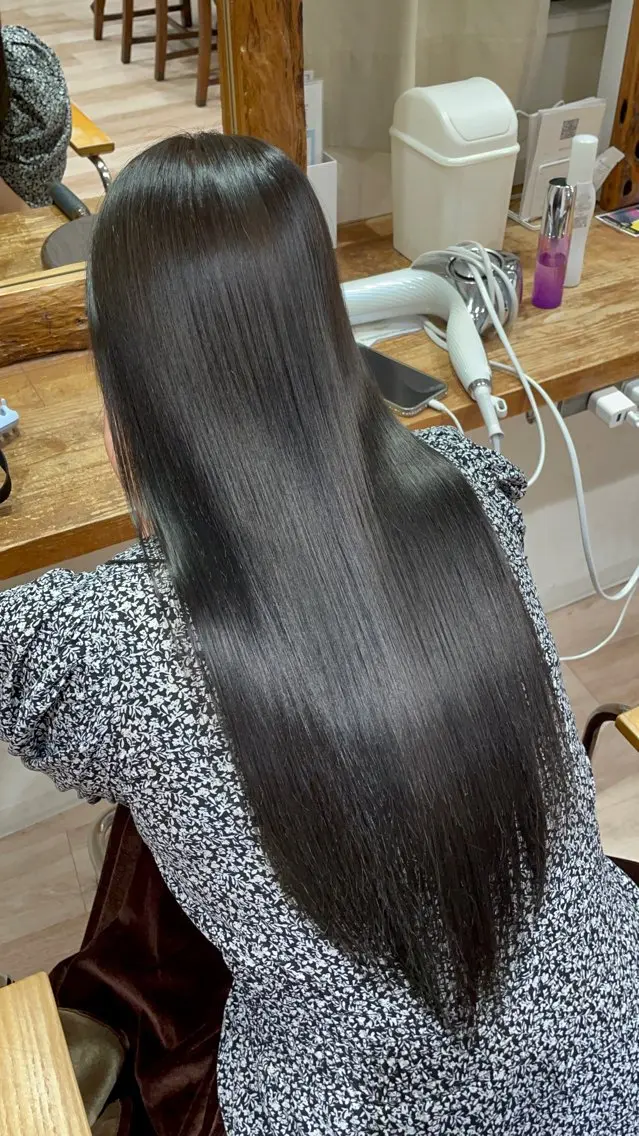 ロング カラー コトミ【メンズ】 【曲がる縮毛矯正】のヘアスタイル