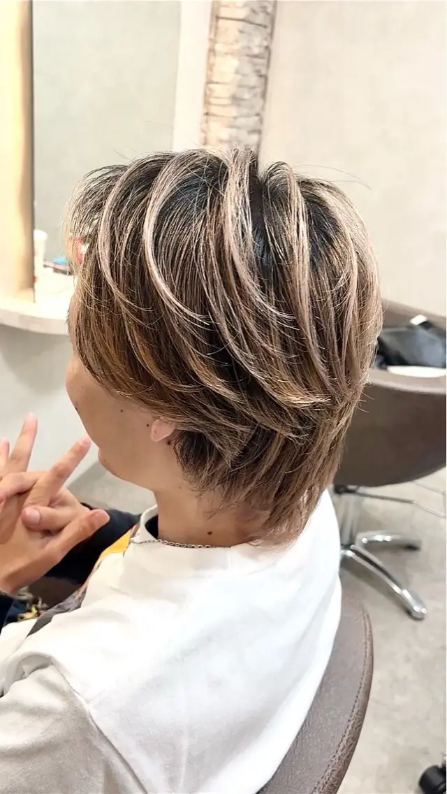 ショート カラー メンズ メンズバレイヤージュ メンズブリーチ バレイヤージュ ブリーチ レイヤーカット ヘアカラー トリートメント バレイヤージュ/ 小泉じょうのヘアスタイル