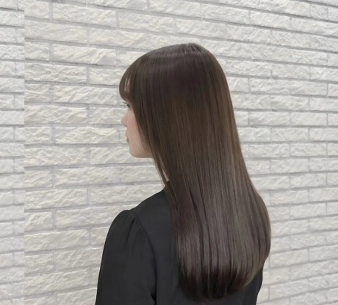 ロング 透明感カラー特化若山 結愛のヘアスタイル