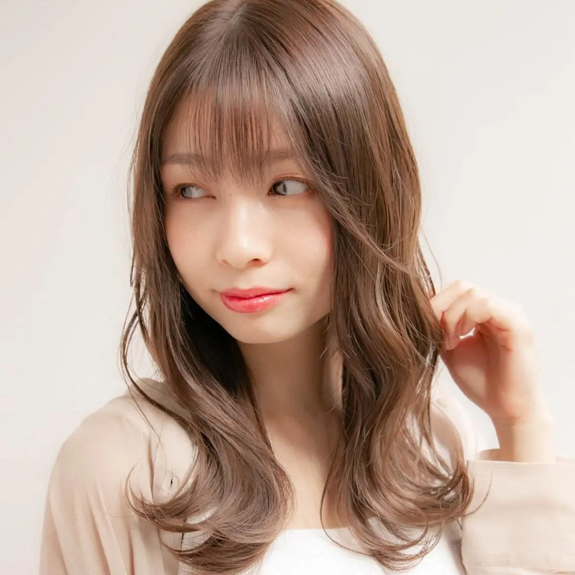 セミロング 韓国風ヘア カット ヘアカラー トリートメント 山本翔一郎 韓国顔周りレイヤーのヘアスタイル