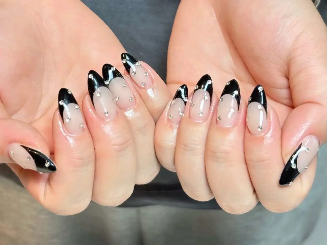 ネイル チークネイル ドット フレンチネイル グラデーション ハート ハンドネイル Julli NailStudioのネイルデザイン