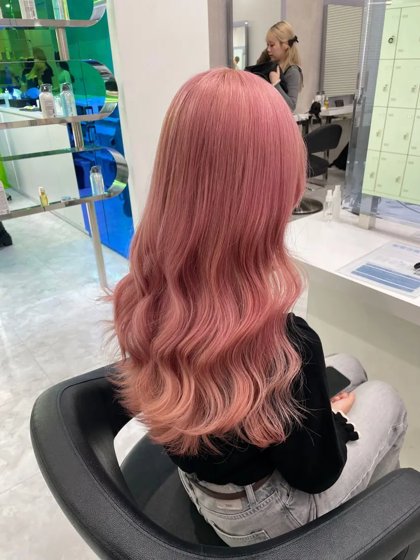 ロング 暖色系ハイトーン♡ mioriのヘアスタイル
