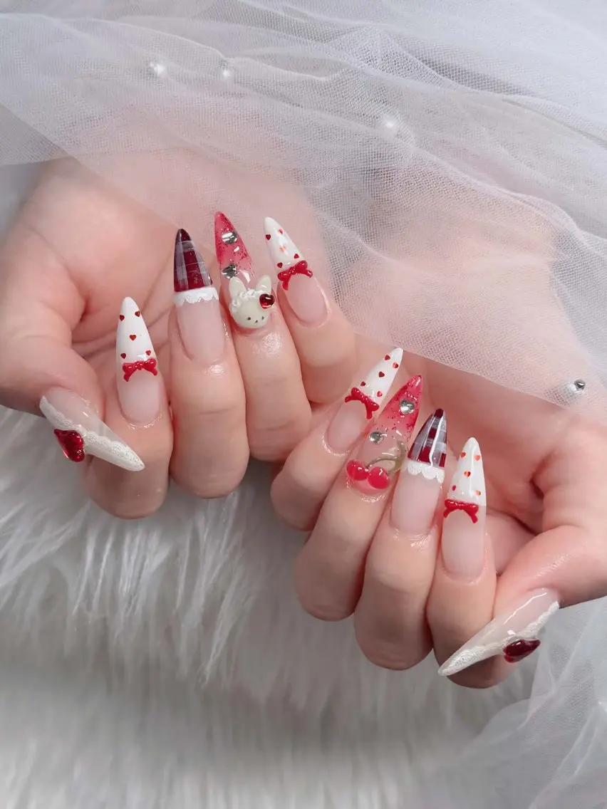 ネイル チークネイル フレンチネイル キラキラネイル 韓国ネイル マグネットネイル ハンドネイル yuuna hbabynailのネイルデザイン