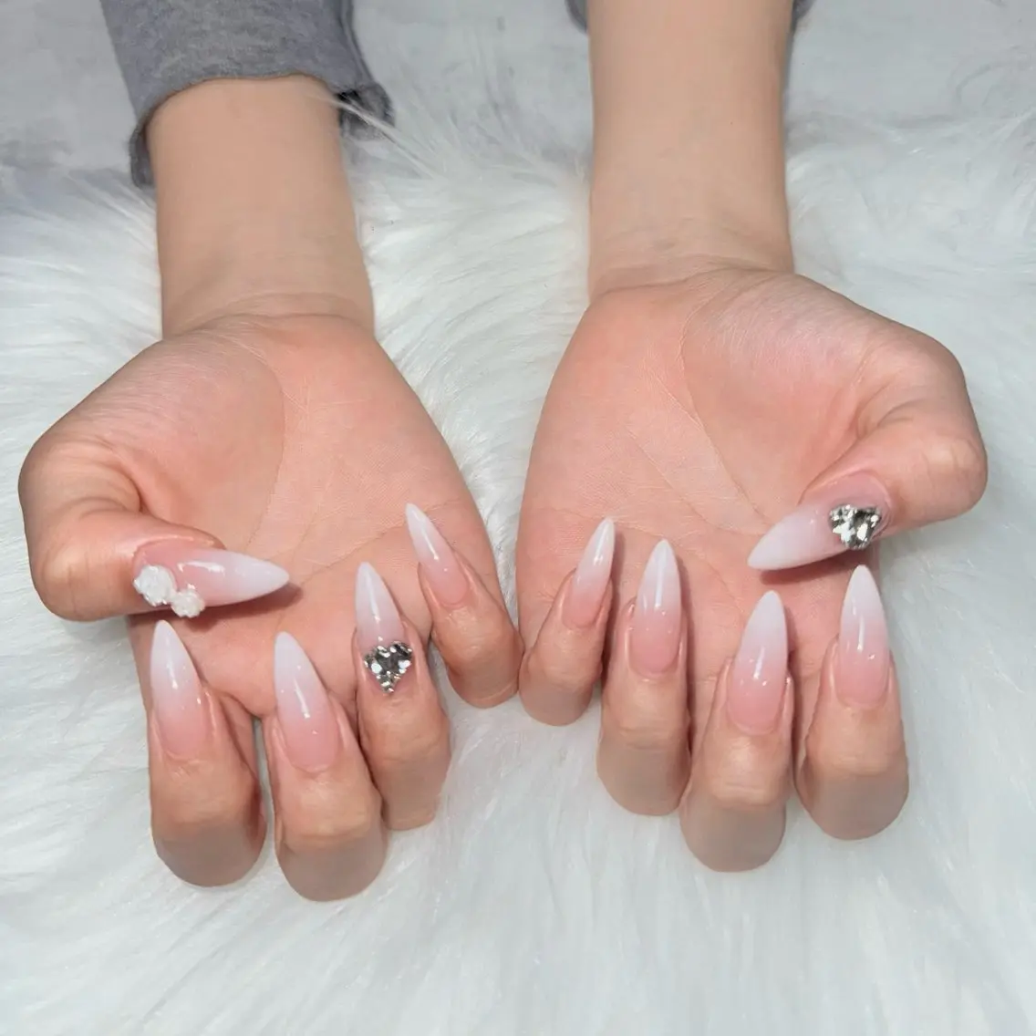 ネイル チークネイル ドット フットネイル フレンチネイル グラデーション ハンドネイル ハンドケア Aria Nail Beautyのネイルデザイン