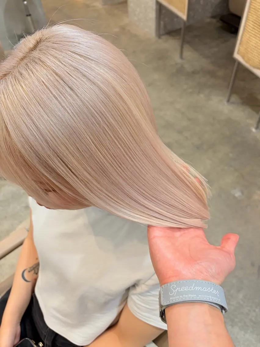 ショート カラー ブリーチ ブロンド ハイトーンカラー ホワイトブロンド ヘアカラー トリートメント 失敗しないハイトーン ✨ミルクティー/ミワのヘアスタイル