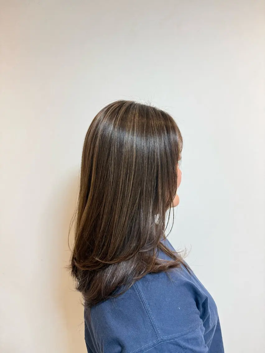 セミロング 新川 樹里のヘアスタイル