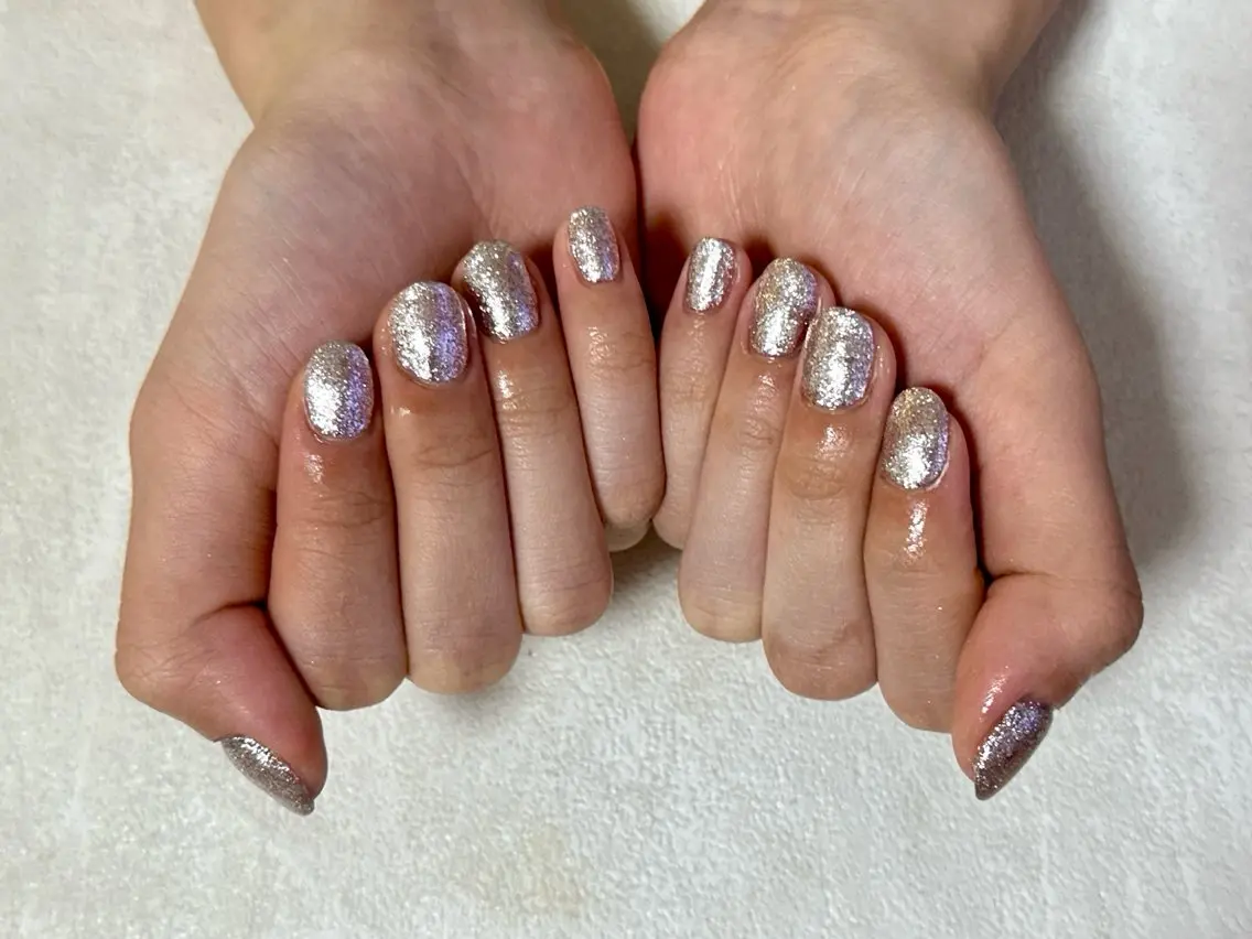 ネイル オーロラネイル フットネイル フレンチネイル ジェルネイル キラキラネイル ハンドネイル mogunail &blowのネイルデザイン