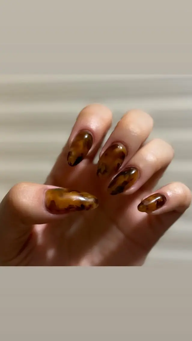 ネイル べっ甲ネイル ハンドネイル t. misuzuのネイルデザイン