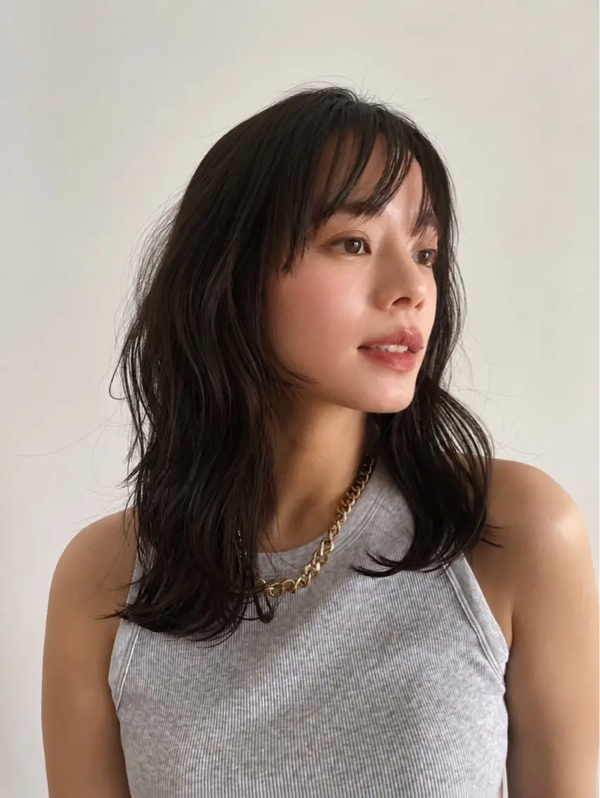 セミロング 瑠 愛のヘアスタイル