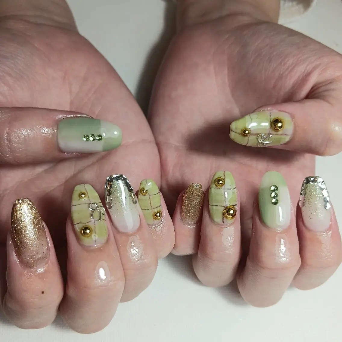ネイル フレンチネイル ジェルネイル グリーン 持ち込み オンブレフレンチ ハンドネイル owlnail /持込みデザイン専門のネイルデザイン