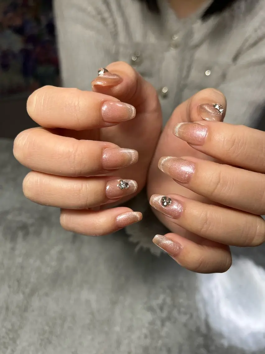 ネイル フレンチネイル マグネットネイル マグネットフレンチ ストーンネイル ハンドネイル janma.nail ✳︎akiのネイルデザイン