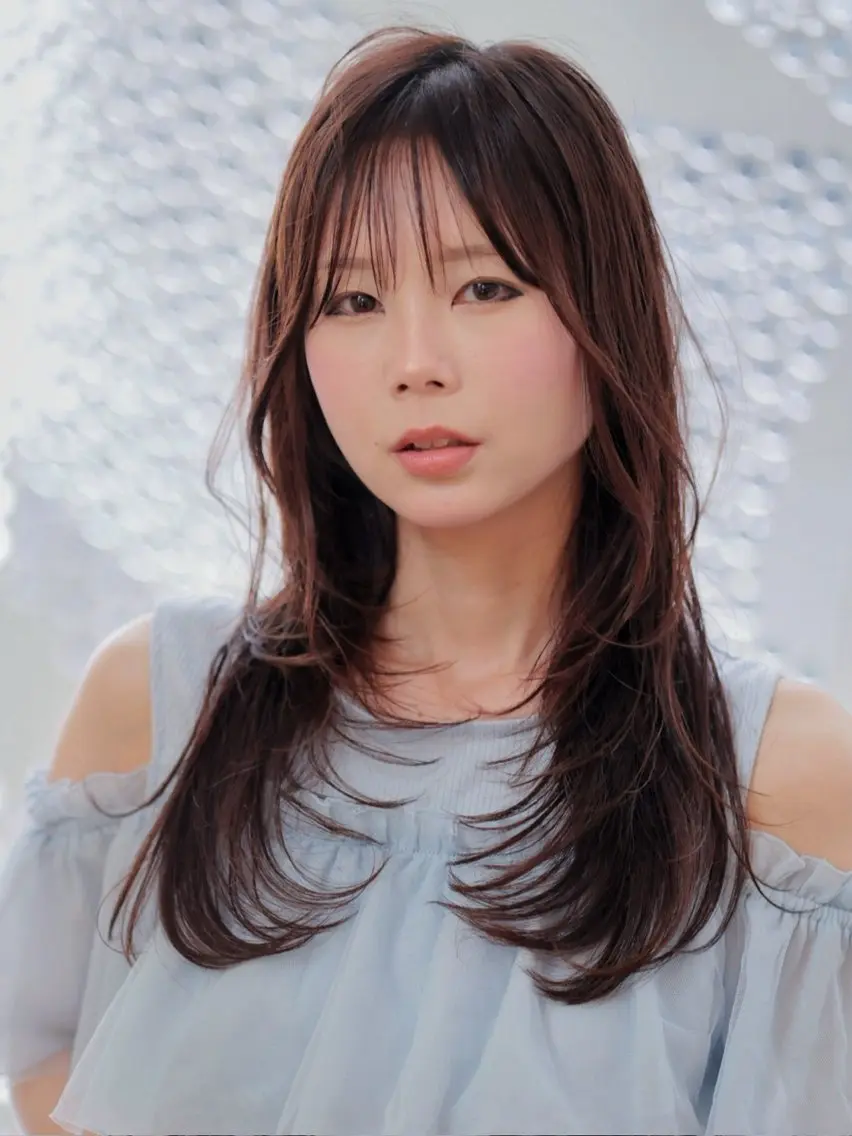 セミロング 顔まわりレイヤー 顔周りカット レイヤーカット おくれ毛 サイドバング カット ヘアカラー 松田  響🪴 顔周りレイヤー＆スパのヘアスタイル