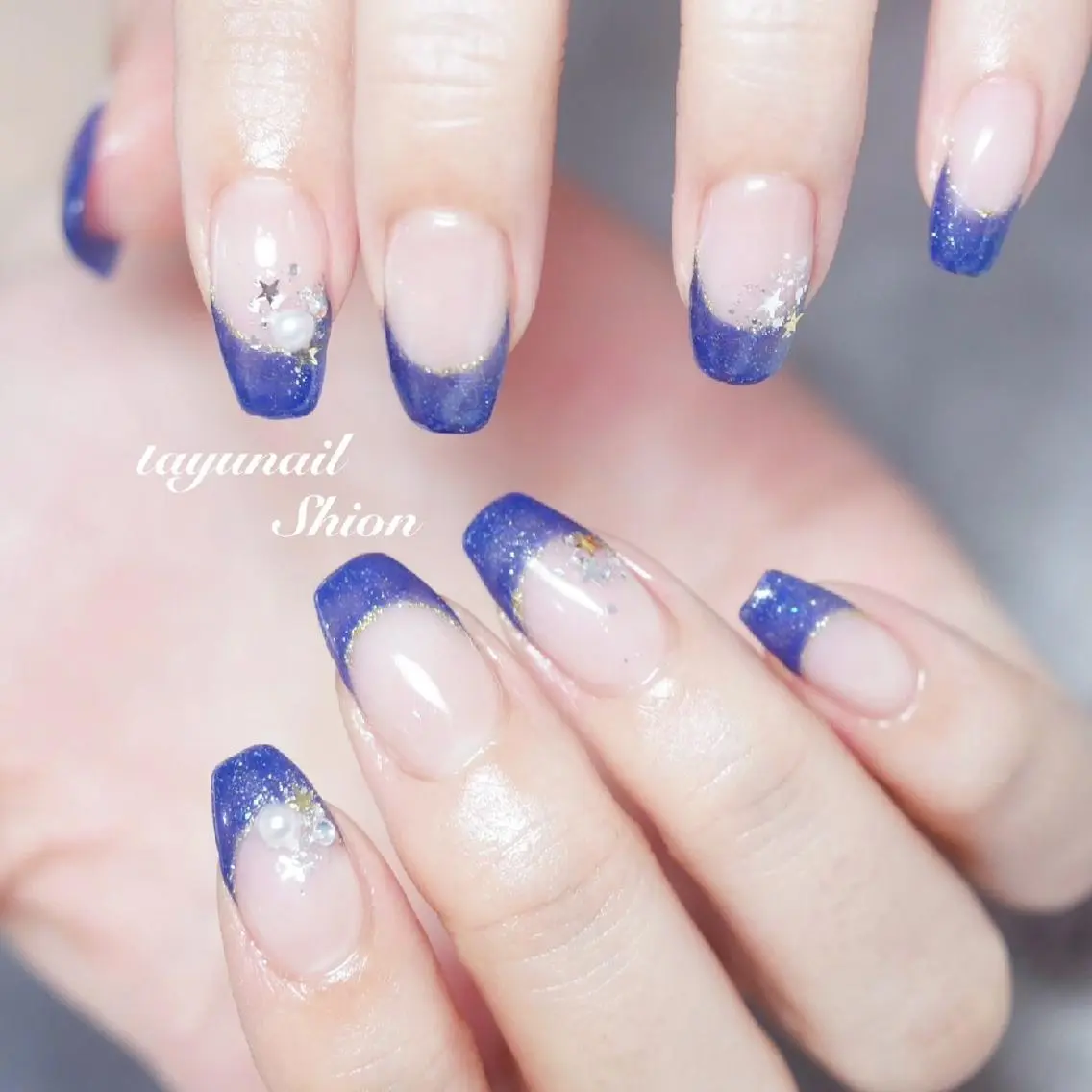 ネイル ブルー フレンチネイル ジェルネイル キラキラネイル パラジェル ネイルサロン 【たゆnail】のネイルデザイン