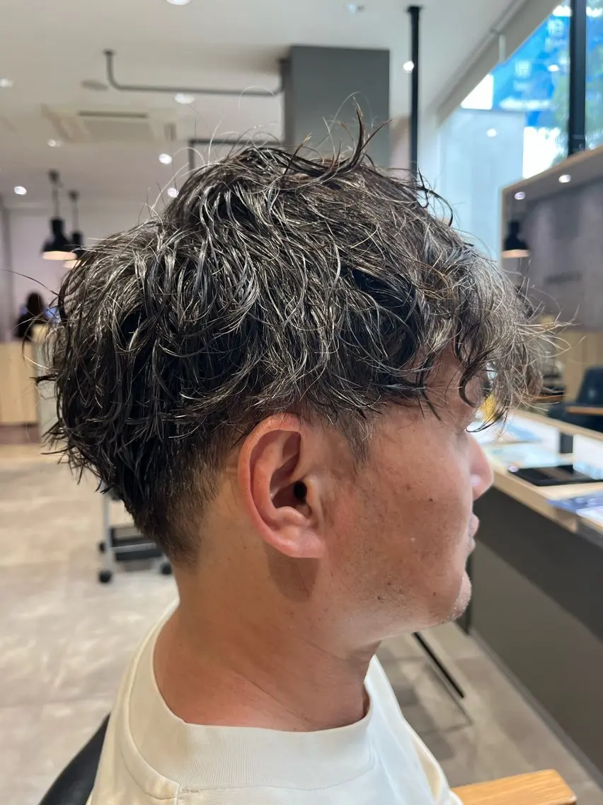 ショート パーマ メンズ メンズパーマ ツイストスパイラルパーマ スパイラルパーマ 宮ケ谷 詩温のヘアスタイル