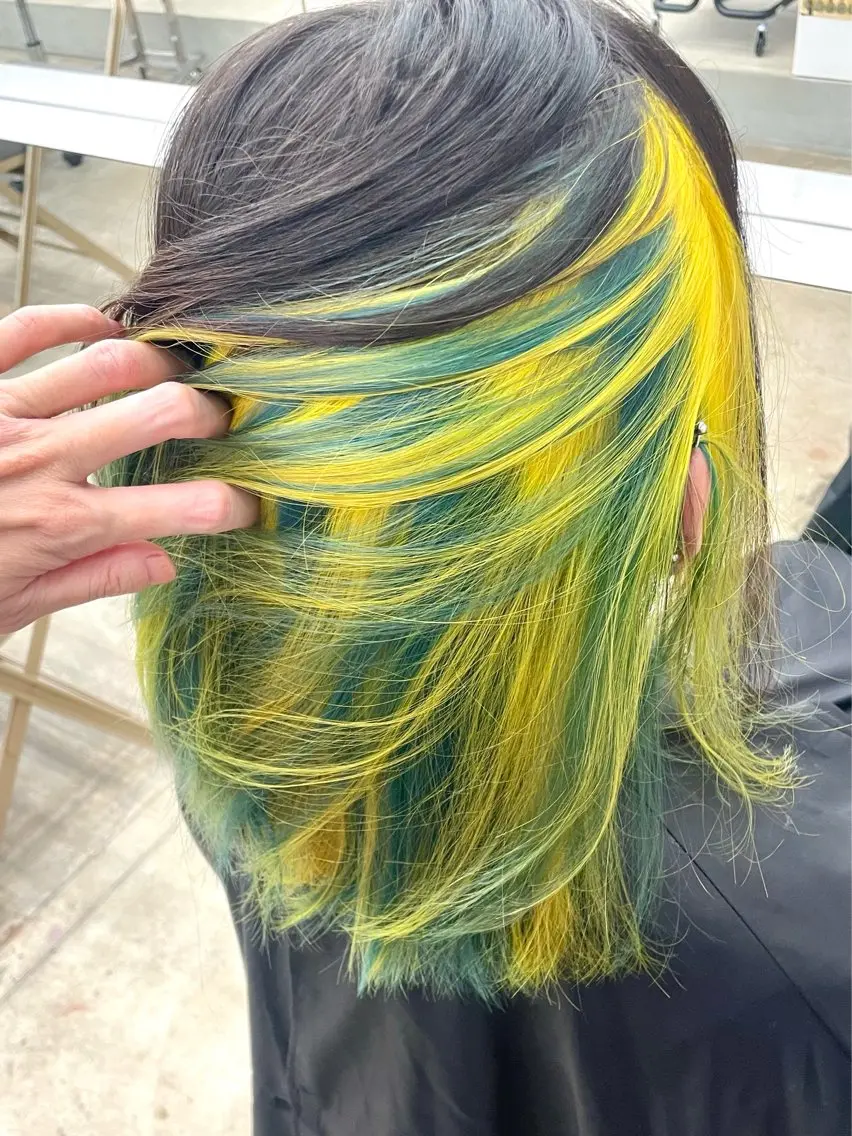セミロング カラー インナーカラー 推し ブリーチ  髪質改善のヘアスタイル