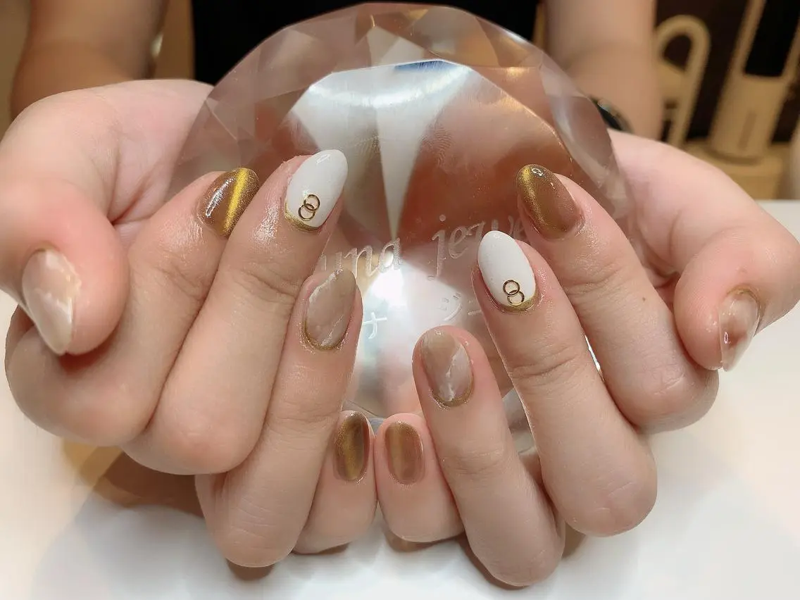 ネイル ゴールド マグネットネイル 大理石ネイル(マーブル) ワンカラーネイル ハンドネイル フットネイル Adite nailのネイルデザイン