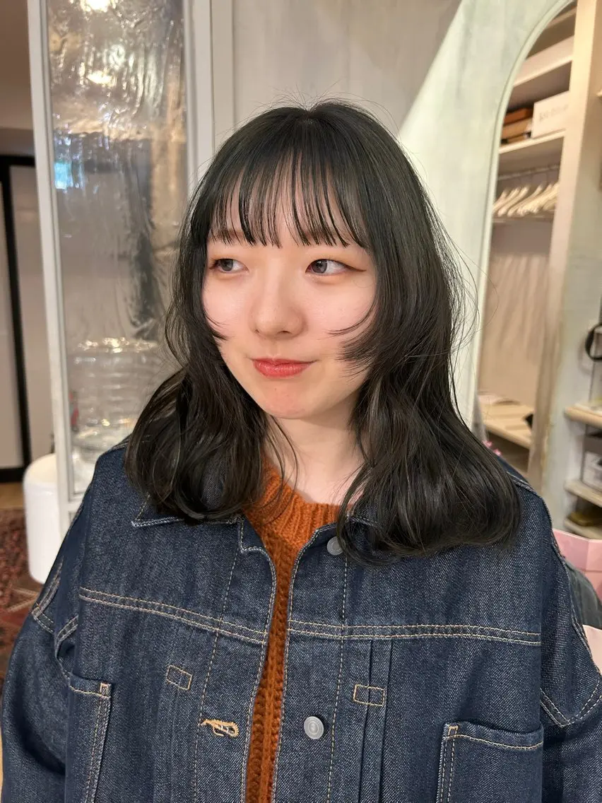 ミディアム カラー グレージュ オリーブグレージュ オリーブグレー ヘアカラー レイヤーカット / yuiのヘアスタイル