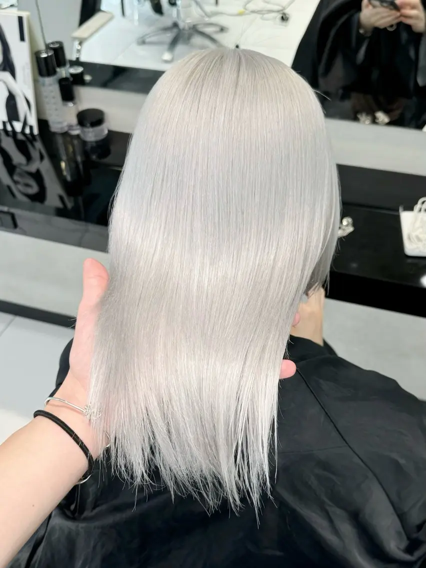 セミロング アッシュ アッシュグレー 髪質改善 タンバルモリ ヨシンモリ ヘアカラー Bob&ハイトーン 専門家CHIHIROのヘアスタイル