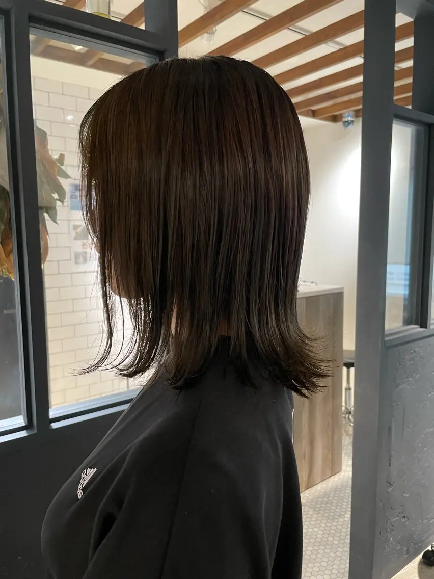ミディアム カラー アッシュ 外ハネヘア 井上 飛鳥のヘアスタイル