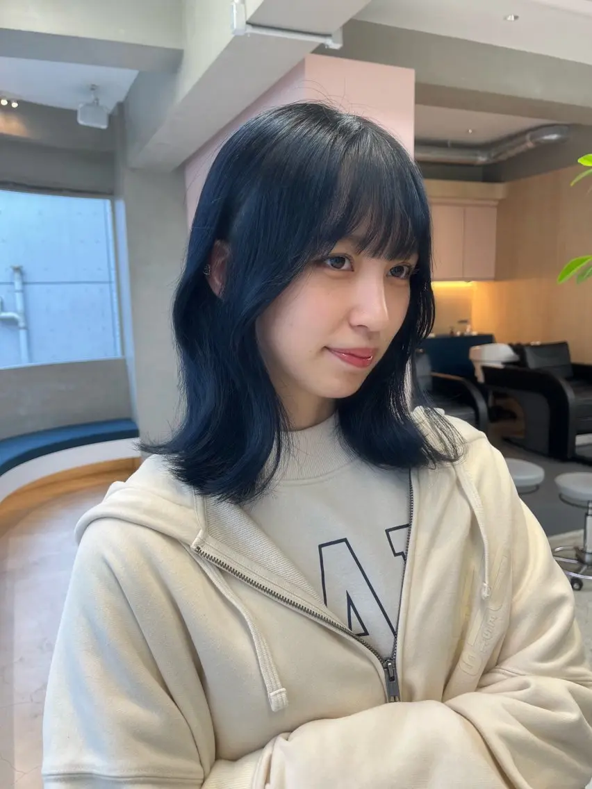 ミディアム カラー ブルーカラー ネイビーカラー ayaka♡ 柔らかカラーのヘアスタイル