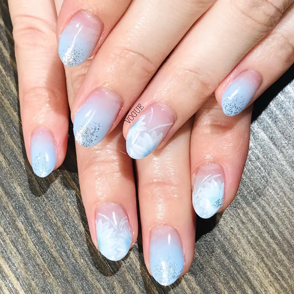 ネイル ハンドネイル VOGUE ×SWANのネイルデザイン