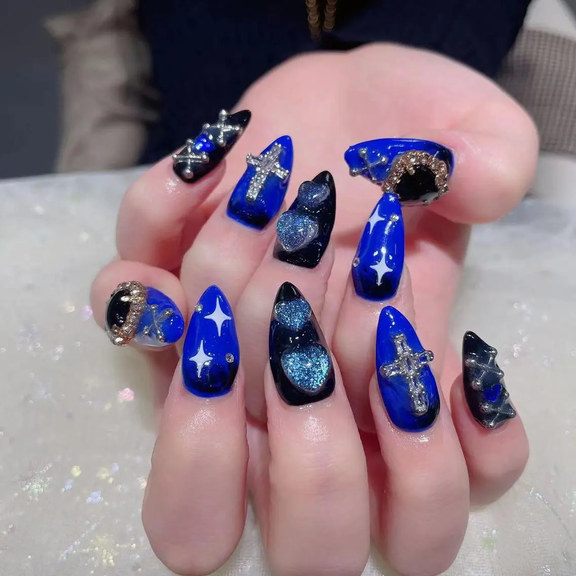 ネイル 長さ出し ネイルチップ Queen‘s なんのネイルデザイン