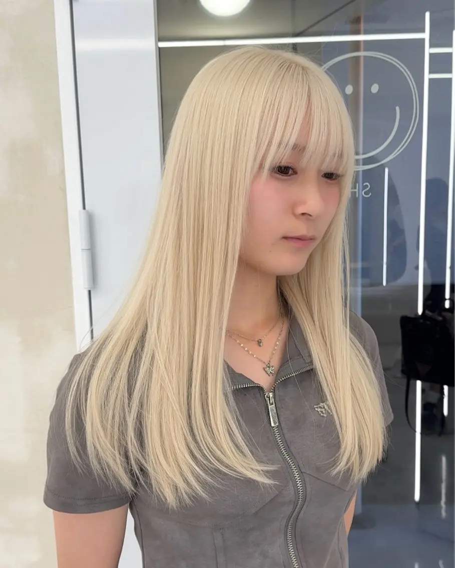 ロング カラー ベージュカラー ブリーチ ケアブリーチ 透明感カラー デザインカラー カット ヘアカラー トリートメント 似合わせカット/ ハイトーン/aoiのヘアスタイル