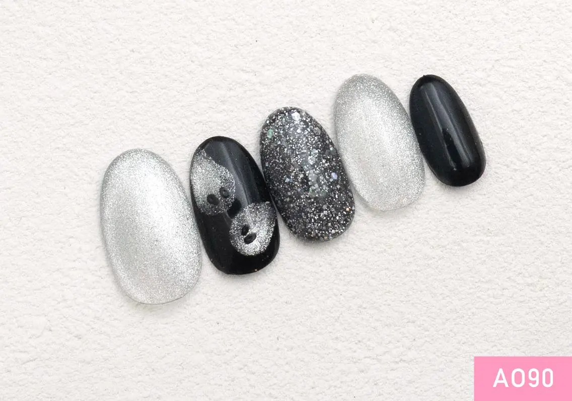 ネイル シルバー 新橋🍬 Nailのネイルデザイン