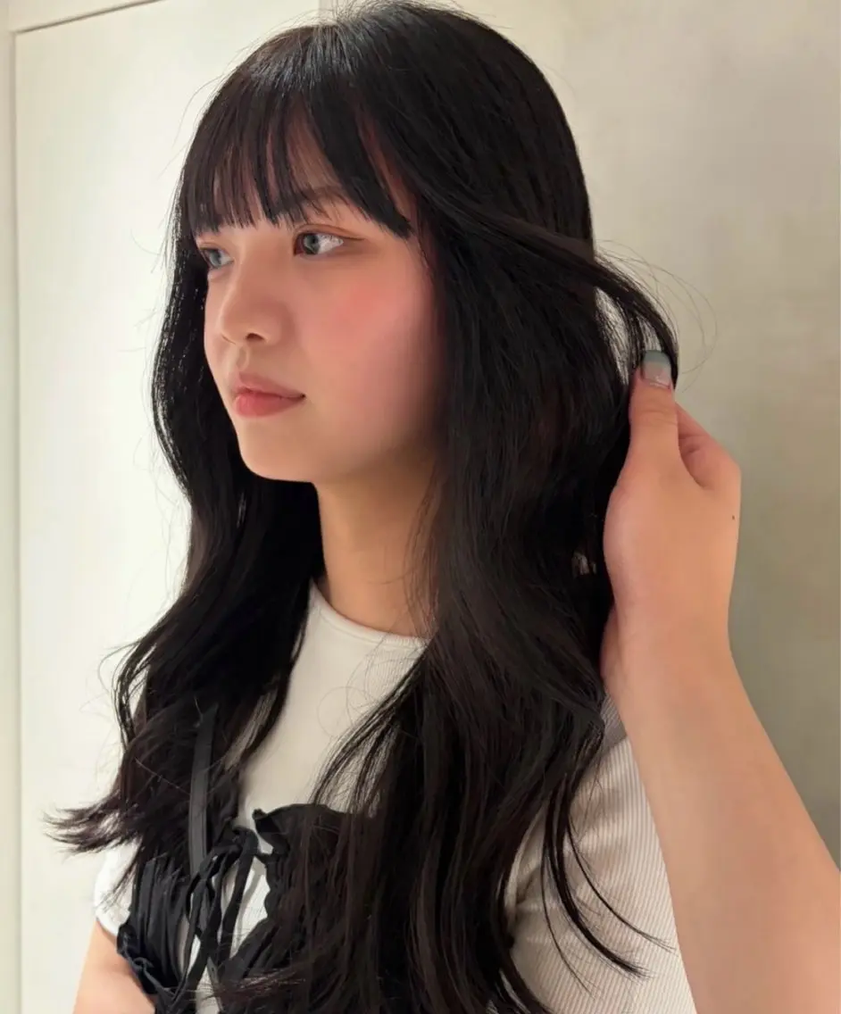 ロング ヘアカラー 中村 果乃のヘアスタイル