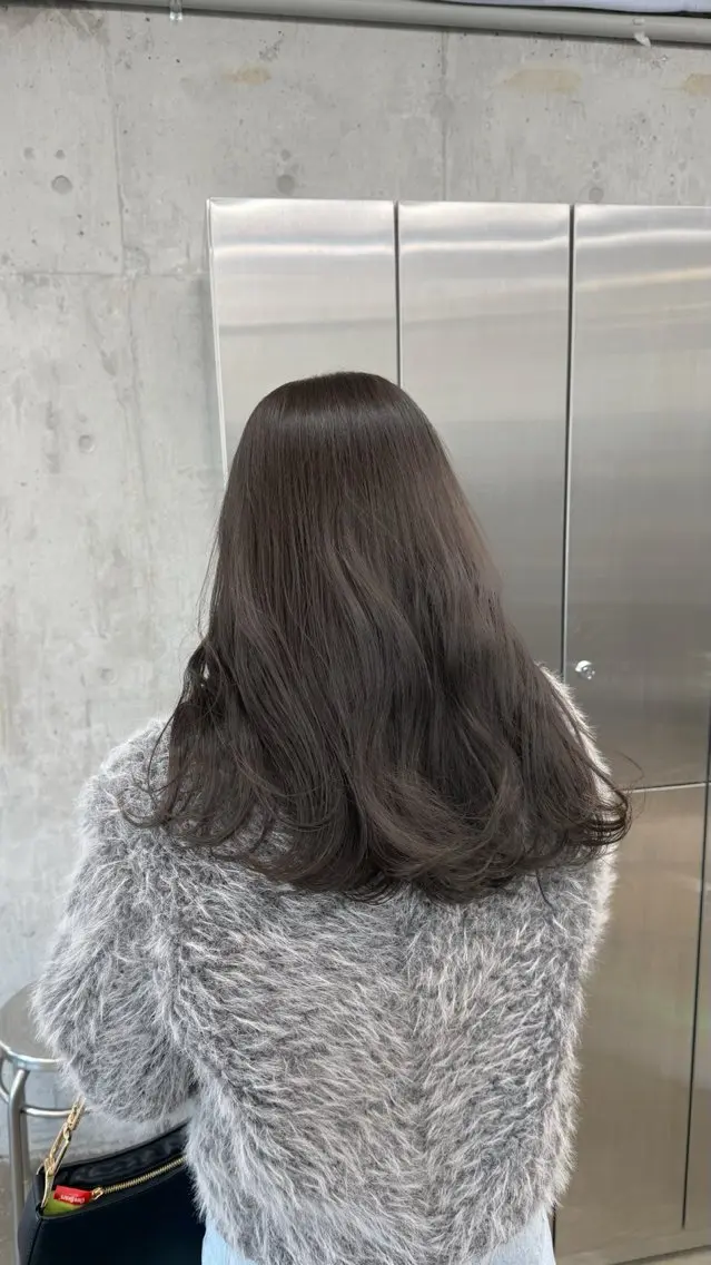 セミロング カラー ブリーチ 透明感カラー ダブルカラー グレージュ ブリーチなしカラー カット ヘアカラー トリートメント 高橋大樹/グレー ジュ/ブリーチなしのヘアスタイル