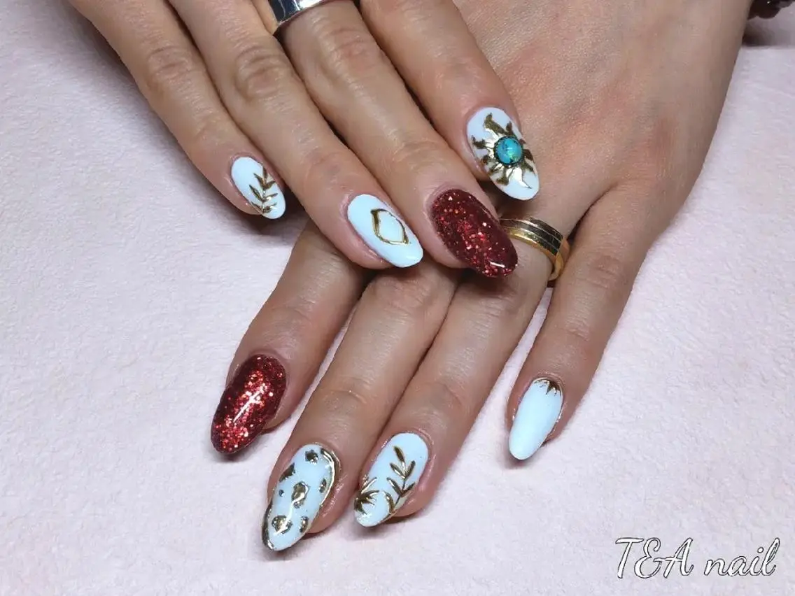 ミディアム ネイル 長さ出し ジェルネイル ゴールド ラメ(グリッター) ニュアンスネイル T&A nailのネイルデザイン