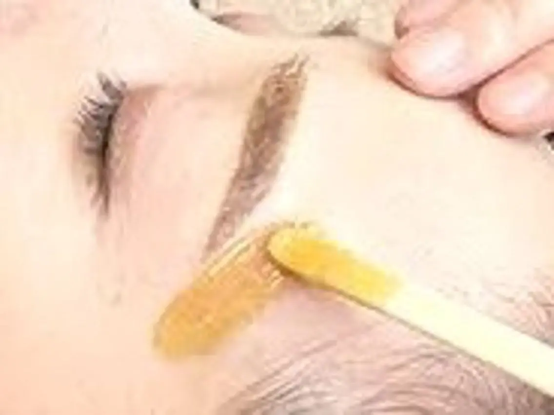 眉毛WAX+眉カット(間引きなし)の写真