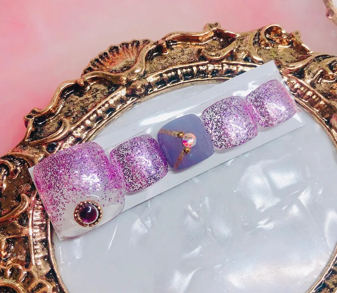 ネイル フットネイル フットネイル CROWN プライベートサロンのネイルデザイン