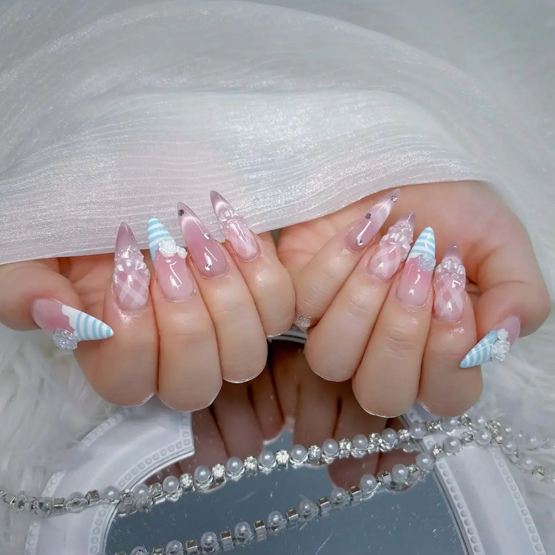 ネイル アートネイル フレンチネイル ジェルネイル ガーリー キラキラネイル ハンドネイル ハンドケア Nova Nailのネイルデザイン