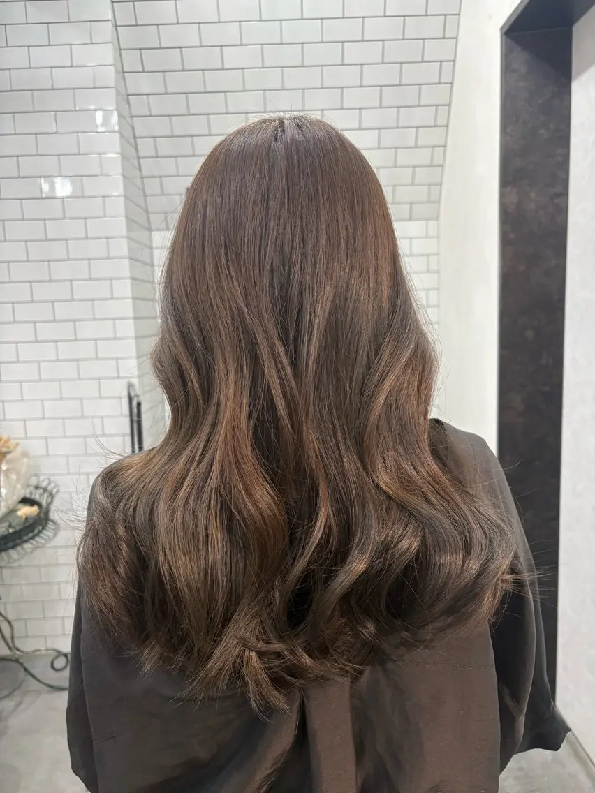 ロング カラー ブラウンカラー オリーブブラウン ヘアカラー 新田 悠誠のヘアスタイル
