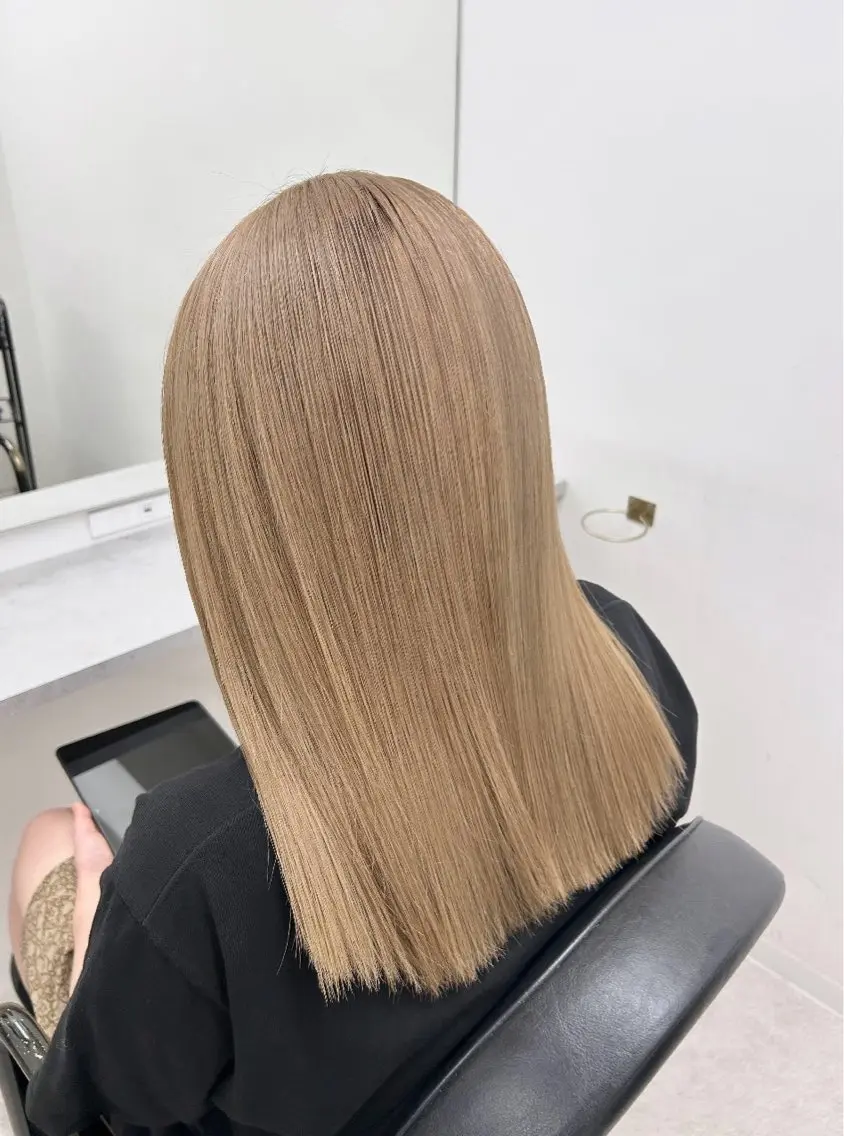 ミディアム カラー ヘアアレンジ ヘアカラー トリートメント 李奈🌼レイヤー/ 透明感ブリーチカラーのヘアスタイル