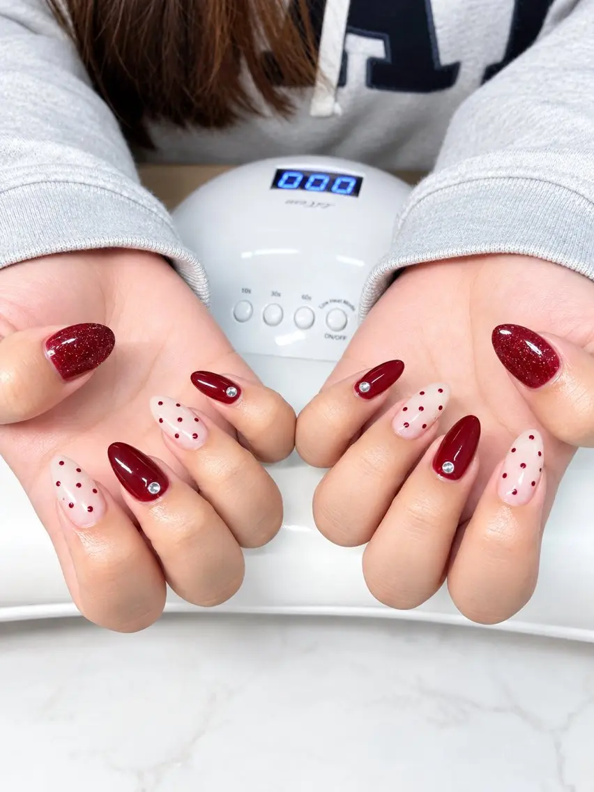 ネイル ボルドー ドット キラキラネイル ラメ(グリッター) ピンク Kii nailのネイルデザイン