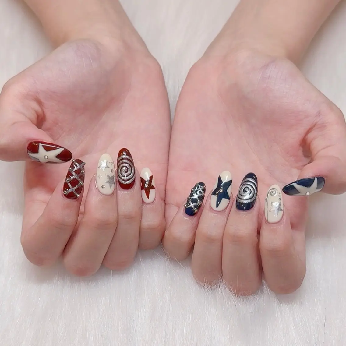 ネイル アートネイル ボルドー ラメ(グリッター) ネイビー シルバー ハンドネイル ラクロレ ニナ🎀 中野駅徒歩5分🐾のネイルデザイン