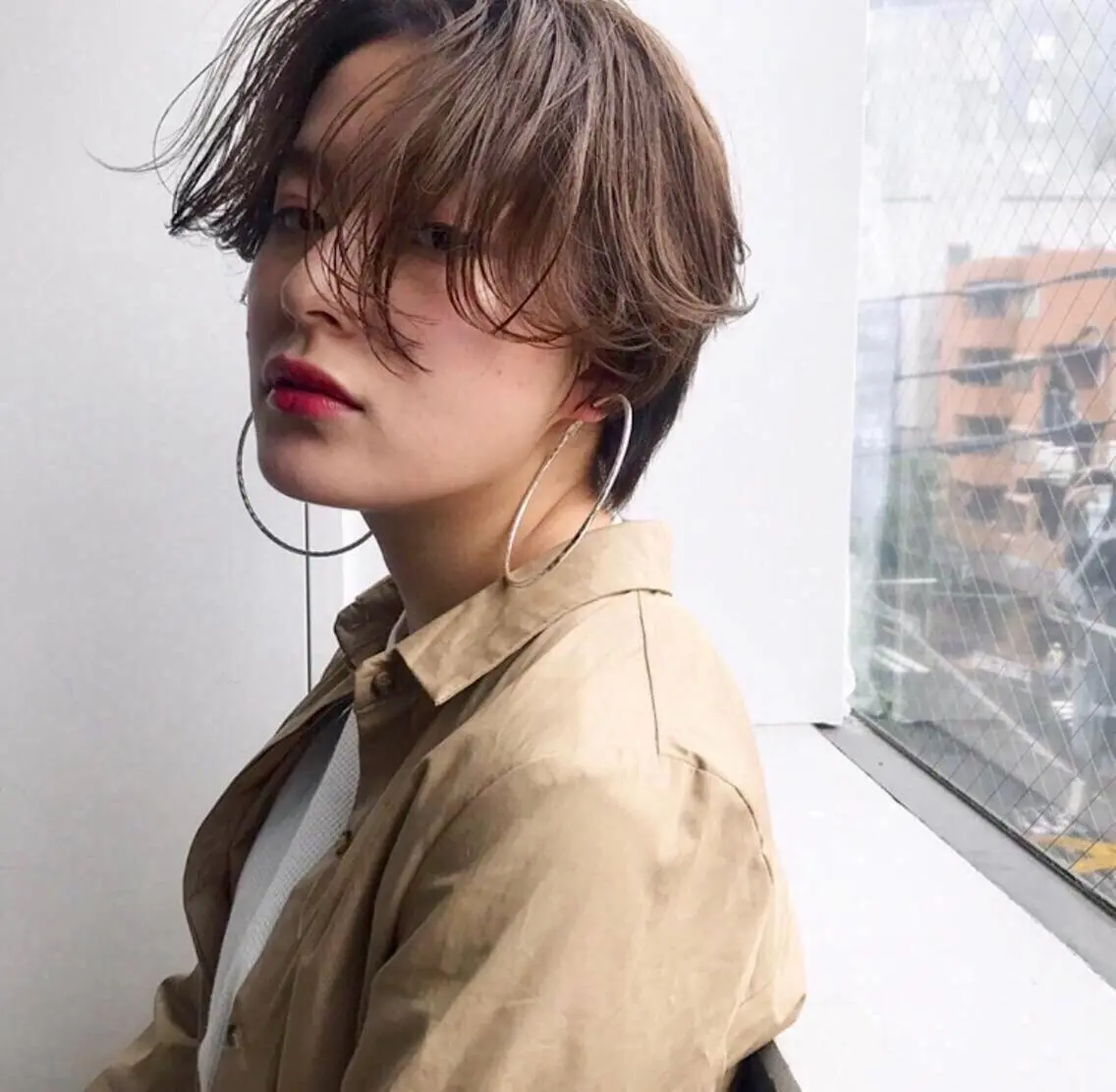 ショート カラー パーマ ヘアアレンジ メンズ メンズインナーカラー ハンサムショート アッシュ ベージュカラー デザインカラー 椙山 響のヘアスタイル