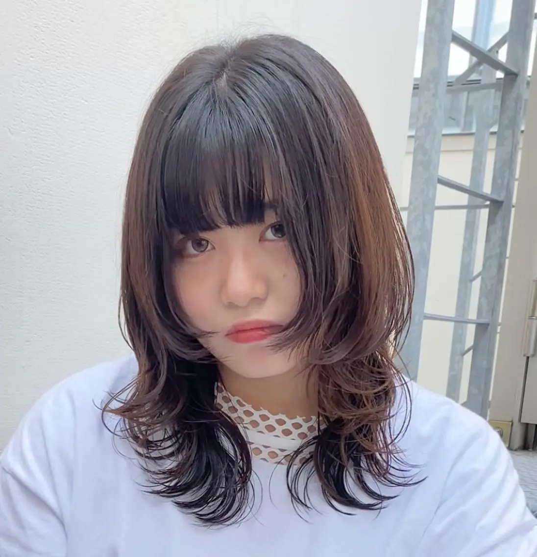 ミディアム カラー ウルフカット 横尾 歩のヘアスタイル