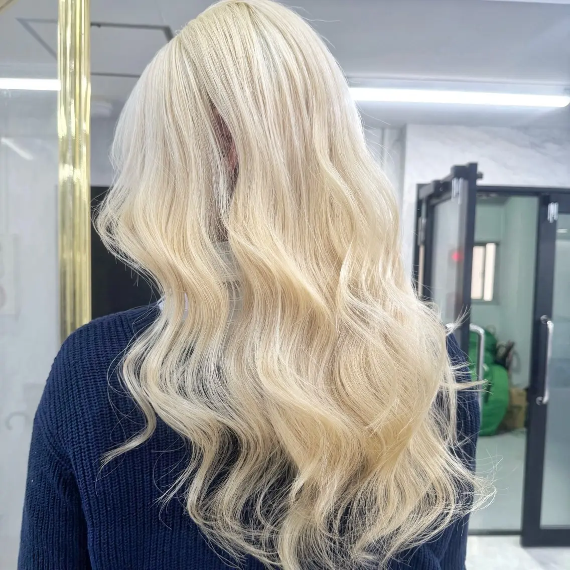 ロング カラー シールエクステ ハイトーンカラー エクステ ヘアカラー トリートメント シールエクステ特化 ハイトーン、NANAのヘアスタイル