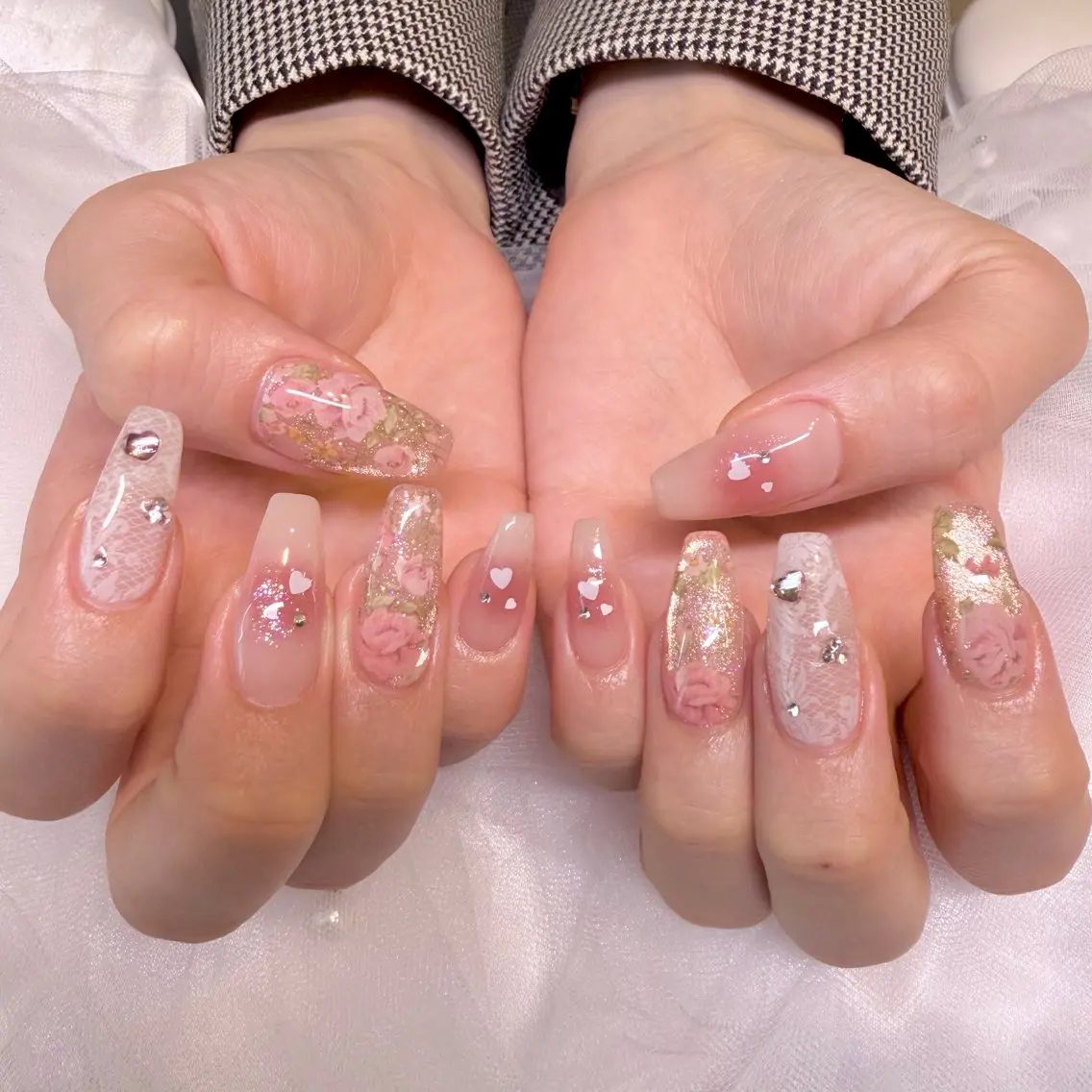 ネイル チークネイル レース ハンドネイル nail salon e'mu💐のネイルデザイン