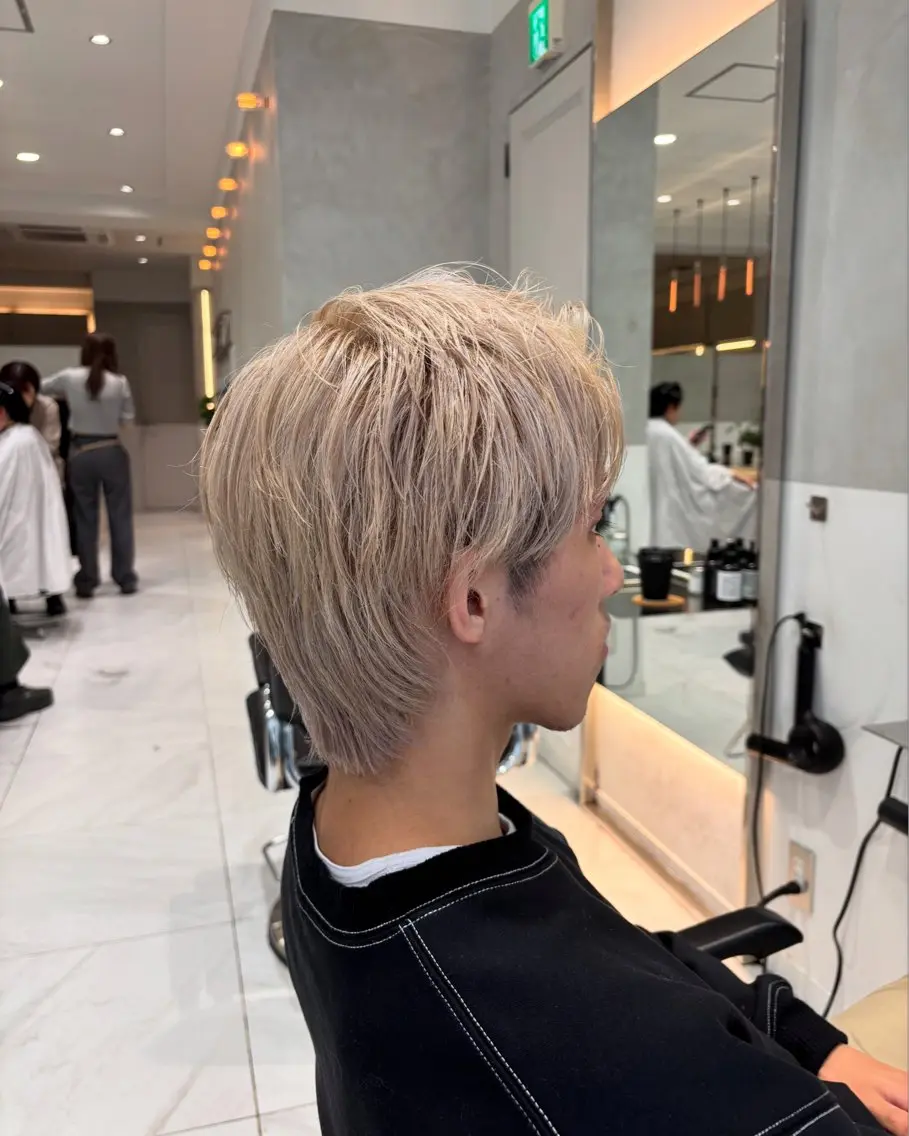 カラー メンズ ヘアカラー ハイトーン/艶カラー 💎モエのヘアスタイル