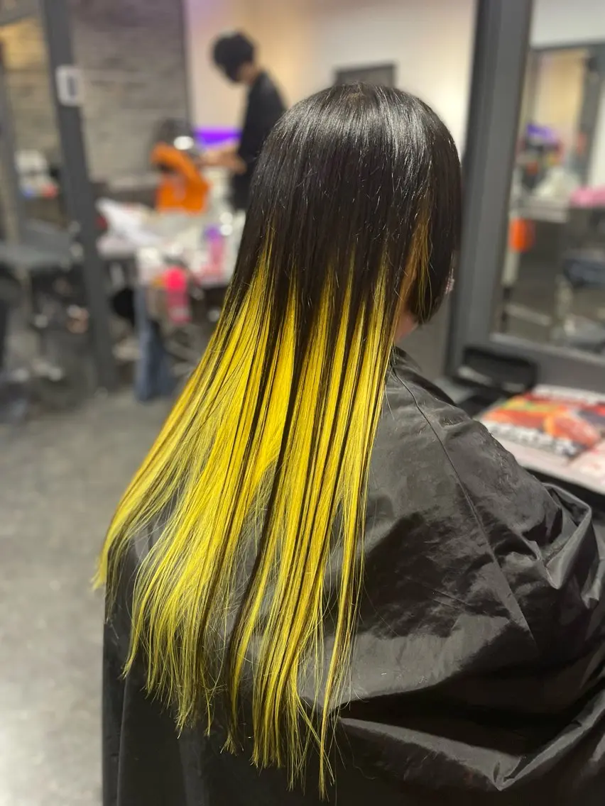 ロング カラー インナーカラー イエローカラー カット ヘアカラー トリートメント 平井 海冬のヘアスタイル