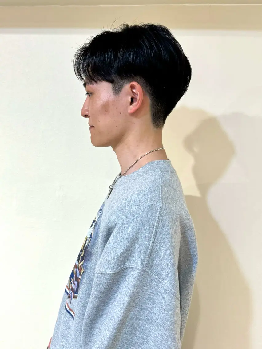 ショート メンズ センターパート メンズ韓国風 マッシュ メンズパーマ プードルパーマ ヤマグチ リョウのヘアスタイル
