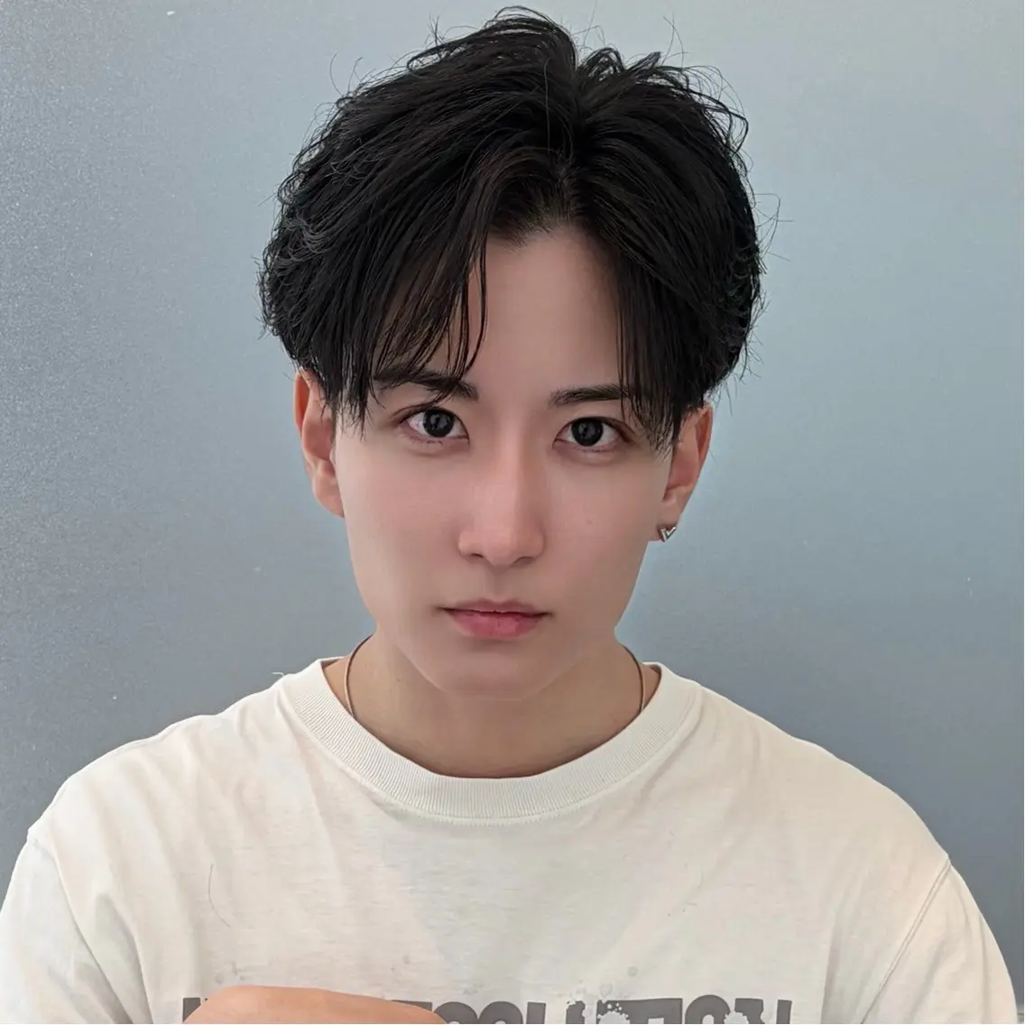 ショート メンズ アップバング センターパート くせ毛 カット パーマ トリートメント 吉井 伸介のヘアスタイル