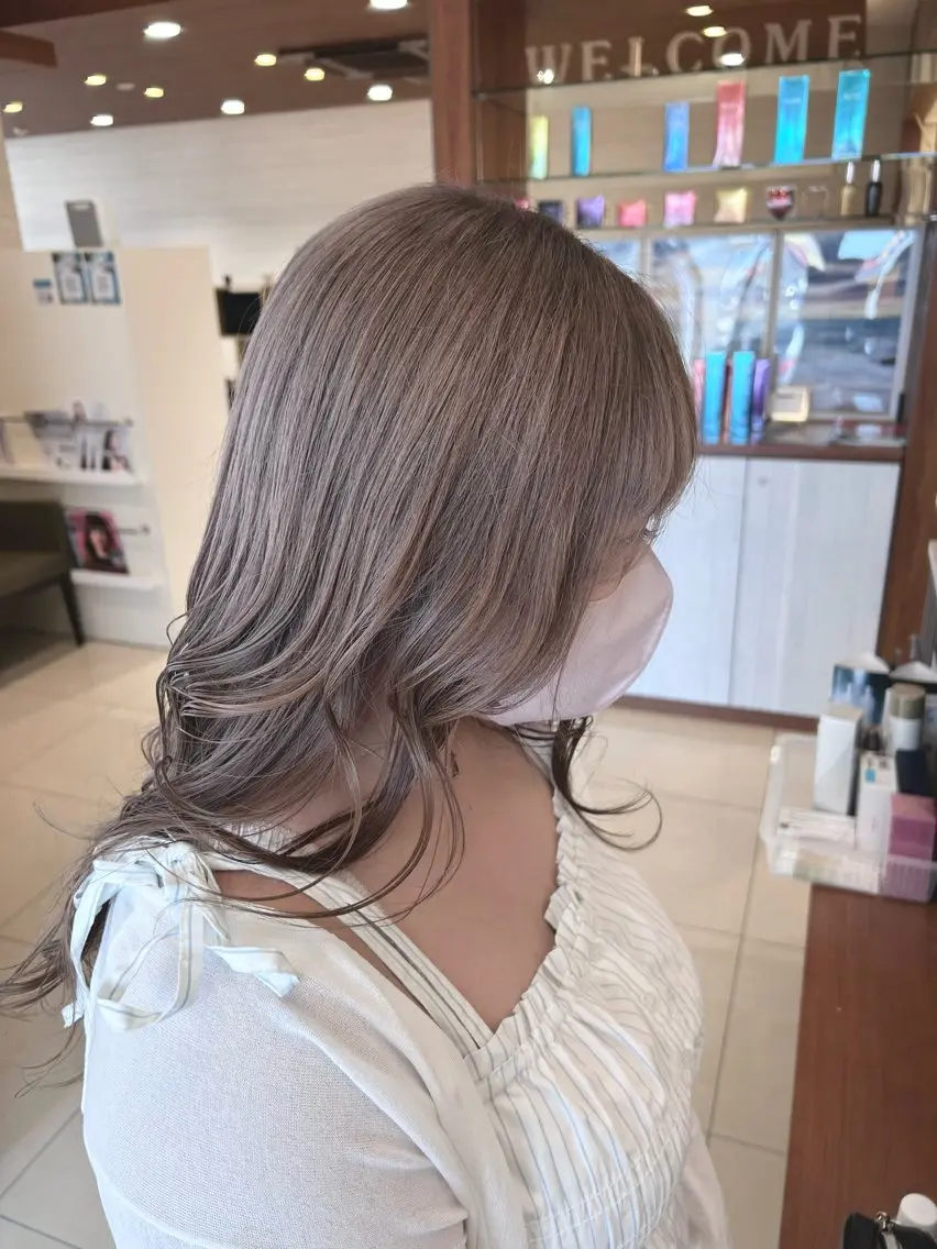 ロング カラー ベージュカラー ミルクティーベージュ 河口 勝博のヘアスタイル