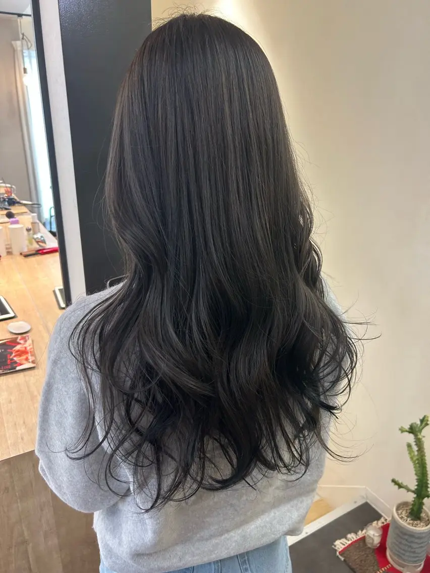 ロング カラー アッシュ アッシュグレー 透明感カラー hubhair レイヤー/透明感のヘアスタイル